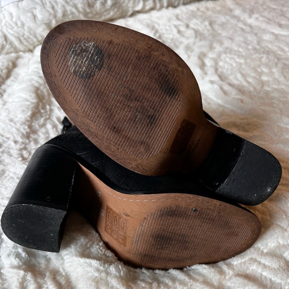 KDB booties - Picture 2 of 4